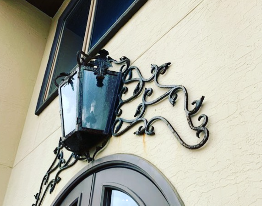 Mustache Curls (Lanterns Shown Are Not Included)