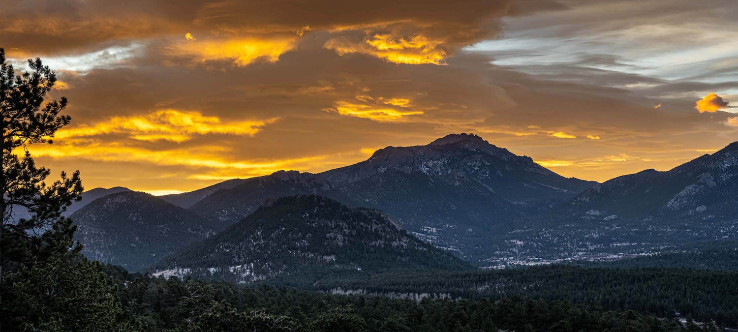 Landscape photo of the Smoky Mountains in Idaho at sunset on a cloudy day