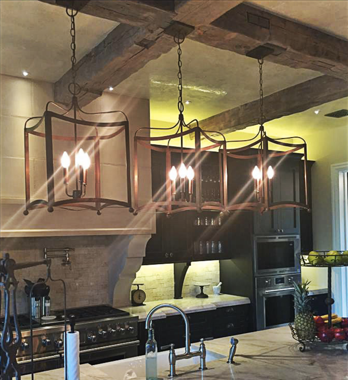 Rustic kitchen 2025 island lighting