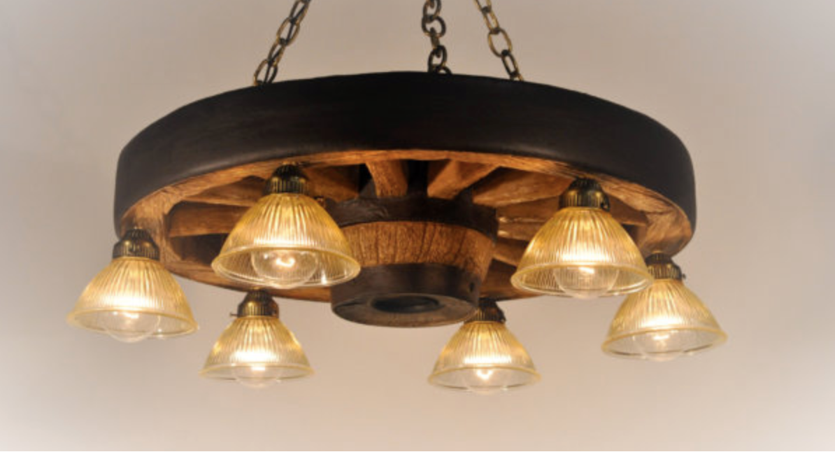 RUSTIC WAGON WHEEL CHANDELIER
