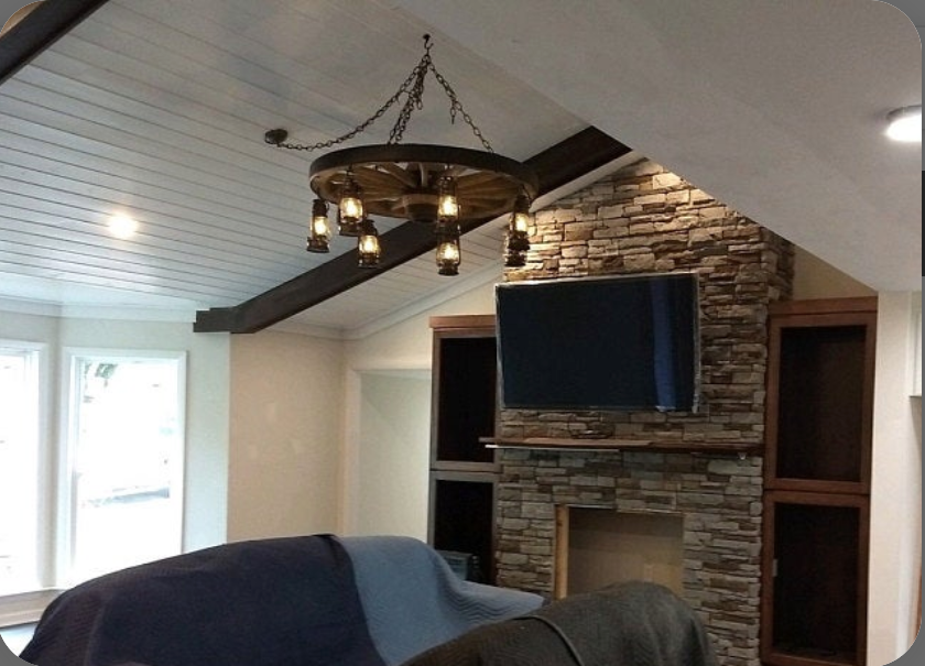 RUSTIC WAGON WHEEL CHANDELIER