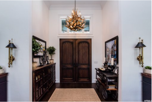 FAUX ANTLER CHANDELIER