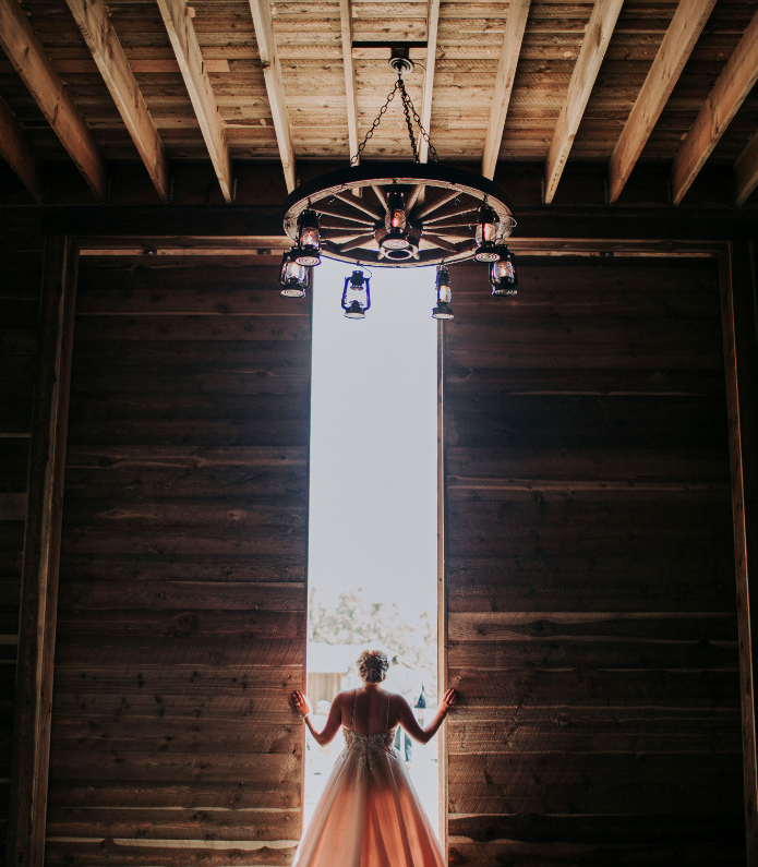 RUSTIC WAGON WHEEL CHANDELIER