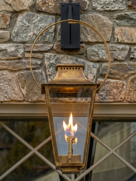 St. James Wood Dale Copper Lantern With Top Curl – TetonLighting™