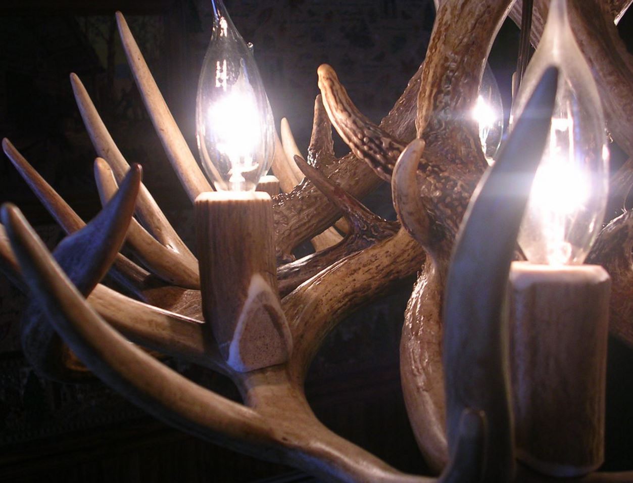 Kansas Deer Antler Chandelier, 30" W x 20" T, 6 Lights